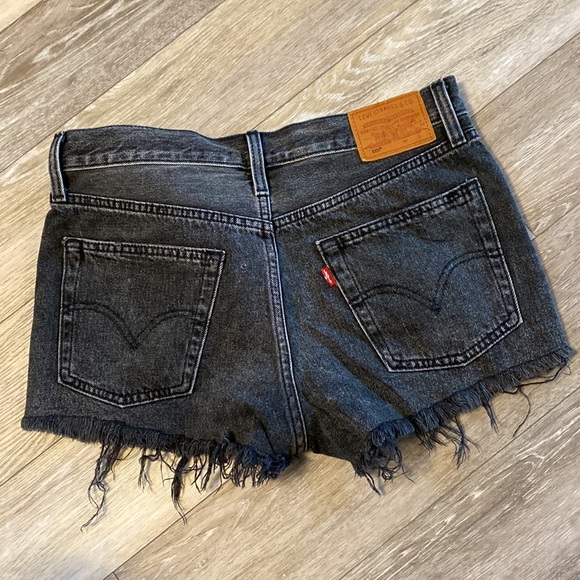 Levi’s Lunar Black Button up Jean Shorts - Picture 3 of 4